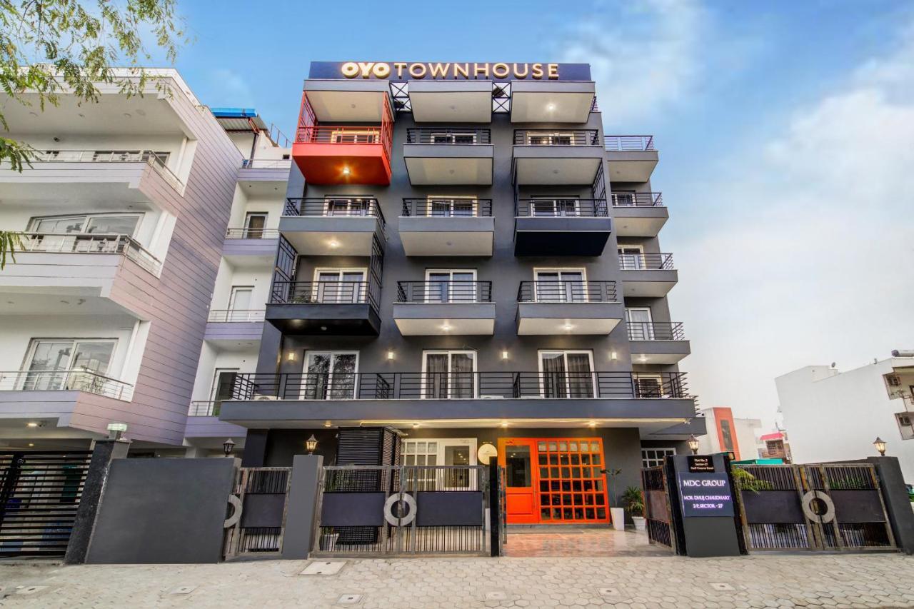 Townhouse Golf Course Road Hotel Gurgaon Exterior photo