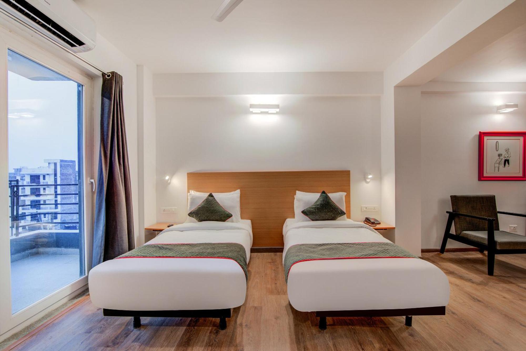 Townhouse Golf Course Road Hotel Gurgaon Exterior photo