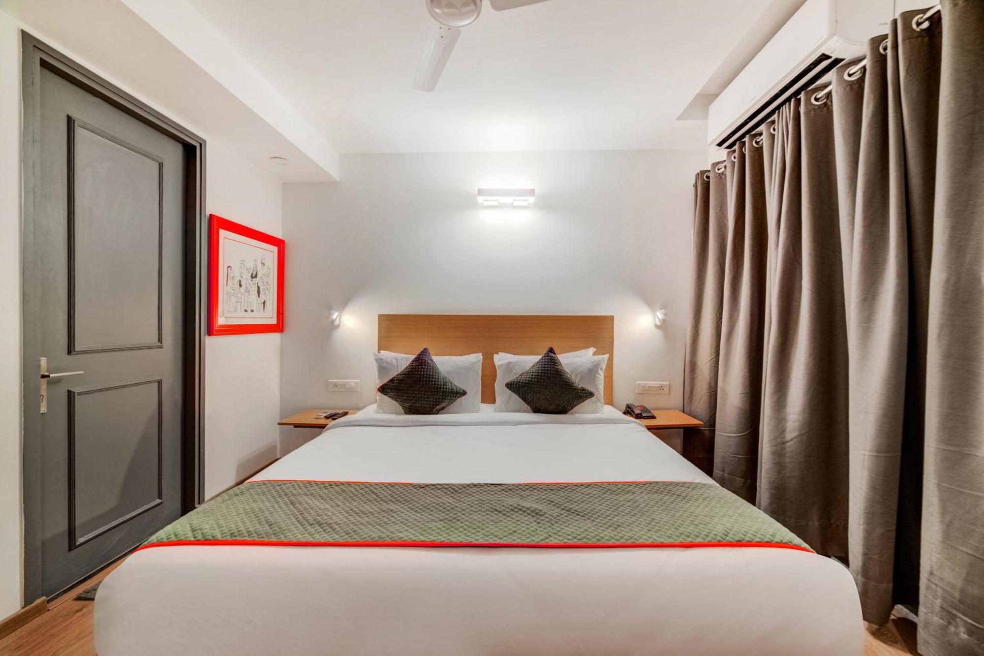 Townhouse Golf Course Road Hotel Gurgaon Exterior photo
