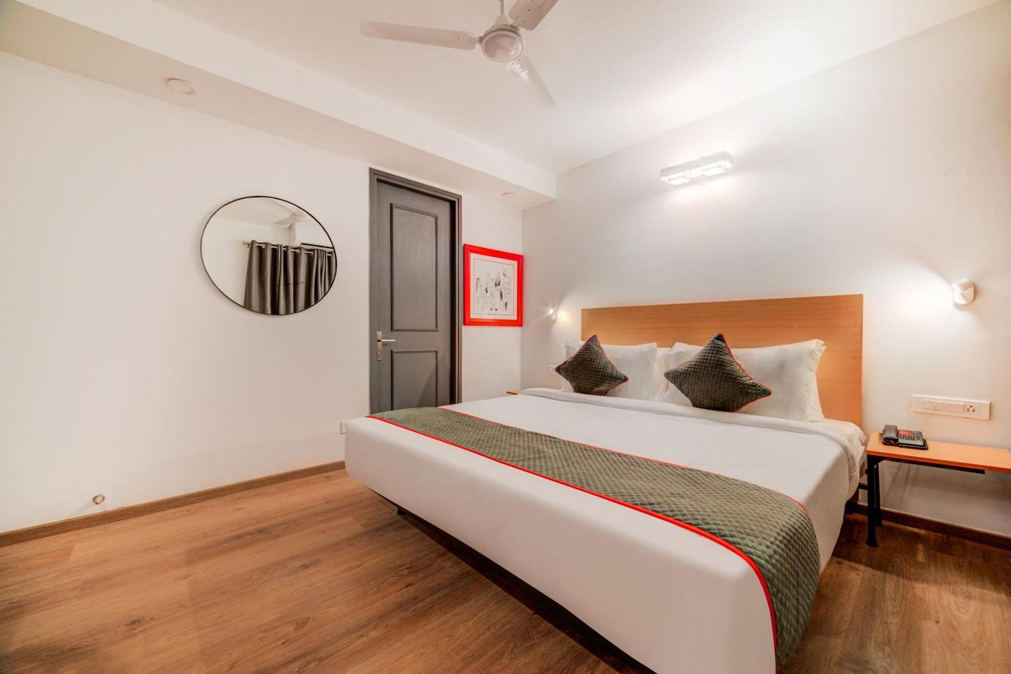 Townhouse Golf Course Road Hotel Gurgaon Exterior photo